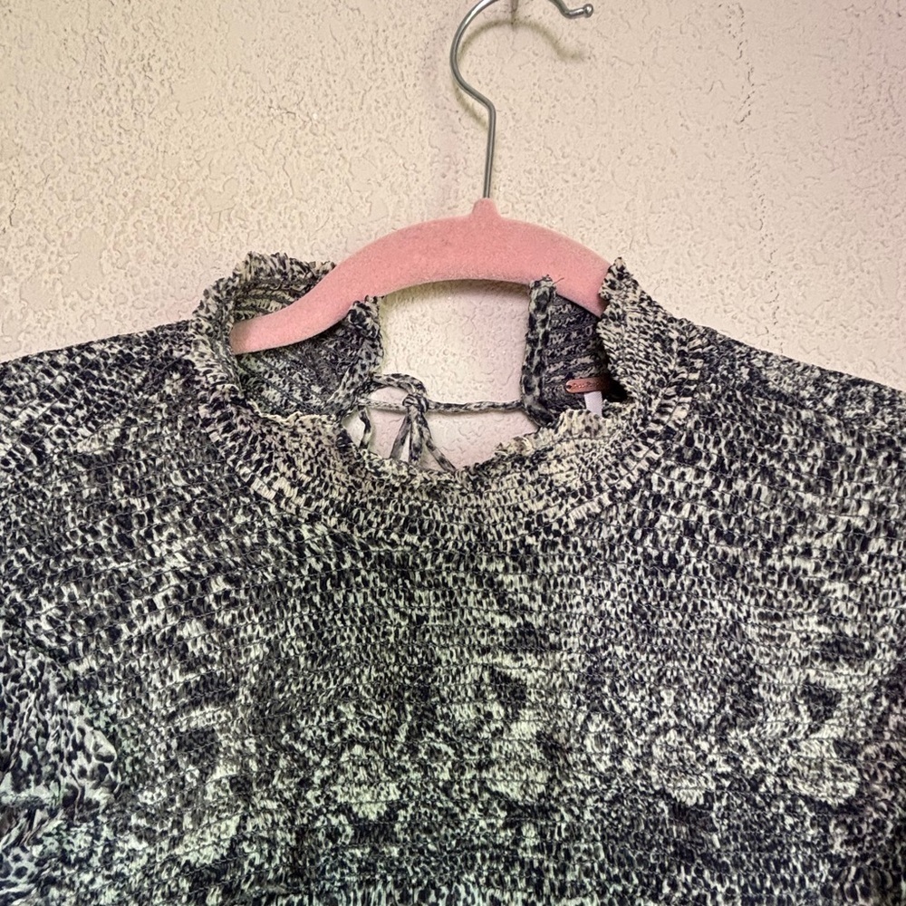 Free People Roma Gray Snake Print Smocked Crepe High Neck Ruffle Sleeve Blouse S - Picture 9 of 14